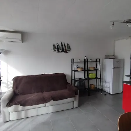 A Balcony Overlooking The Marina Apartman *