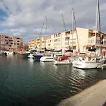 Apartamento A Balcony Overlooking The Marina