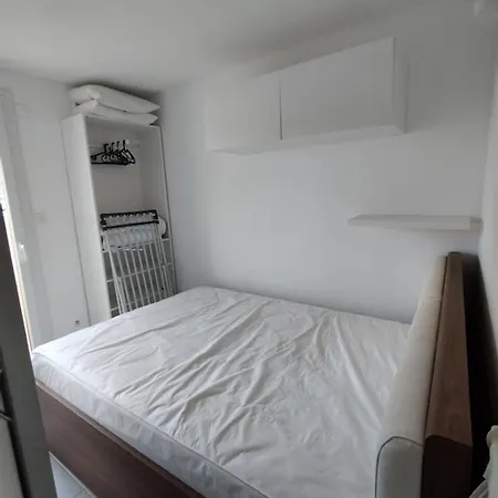 A Balcony Overlooking The Marina Frontignan