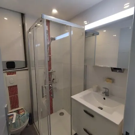 A Balcony Overlooking The Marina Apartment Frontignan