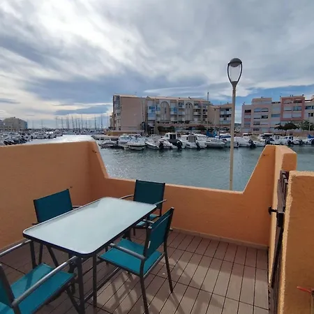 A Balcony Overlooking The Marina Apartment Frontignan