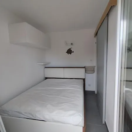 A Balcony Overlooking The Marina Apartamento Frontignan